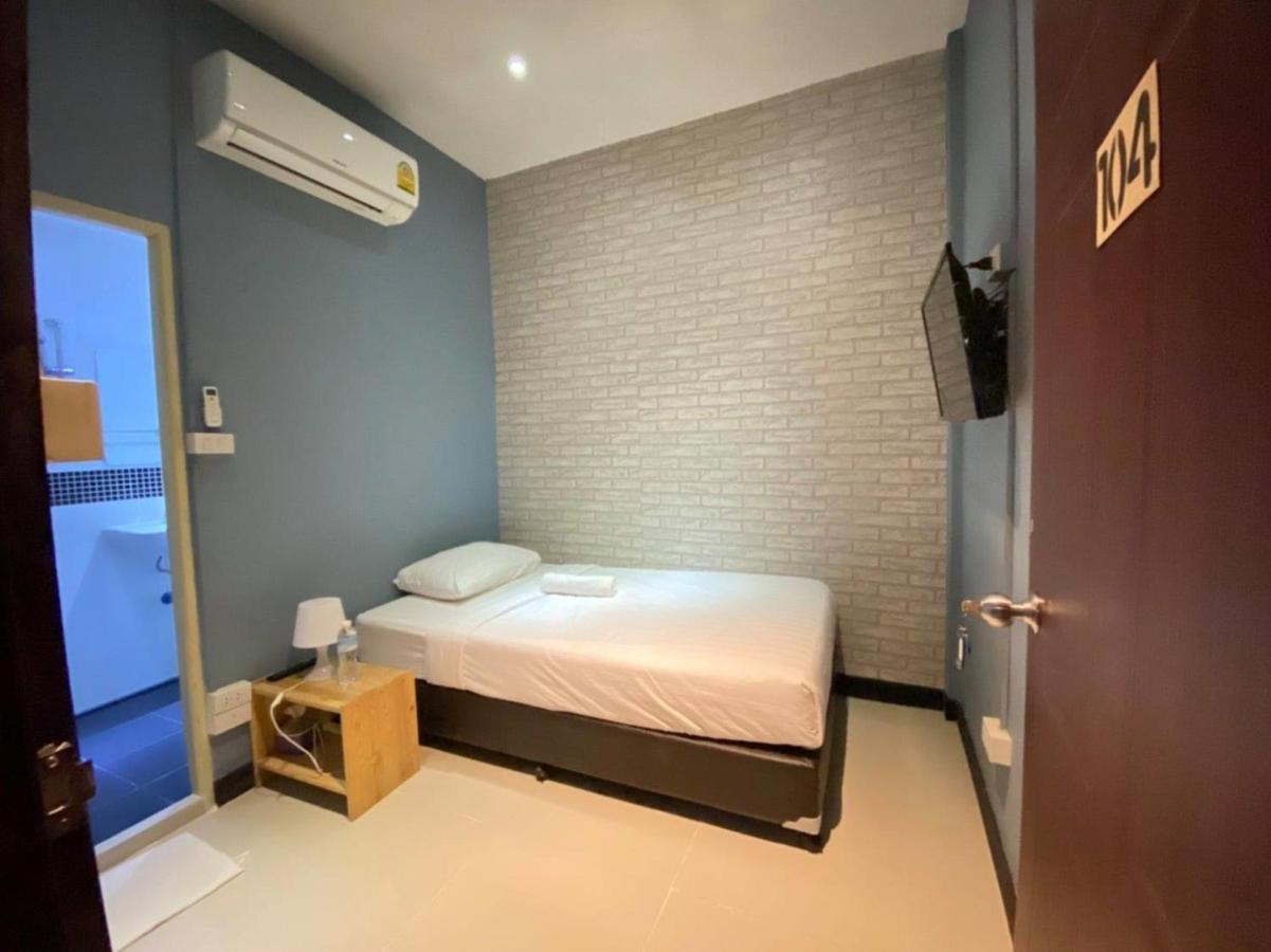 The Little Pig Sukhumvit Hotel Bangkok Exterior photo