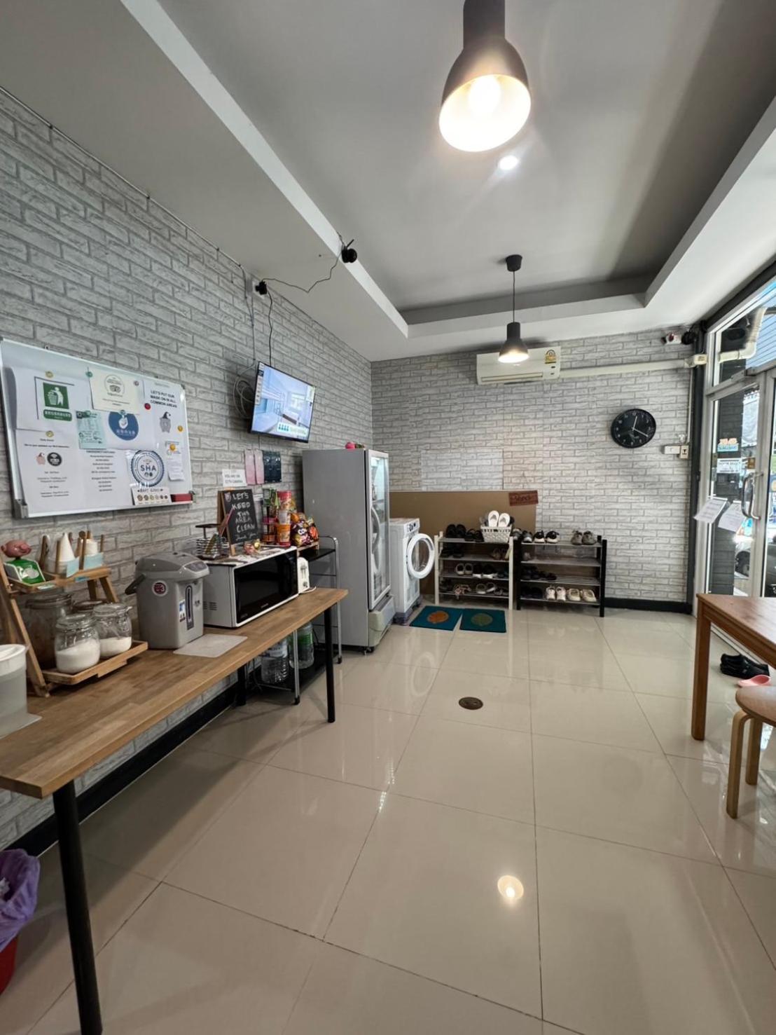 The Little Pig Sukhumvit Hotel Bangkok Exterior photo