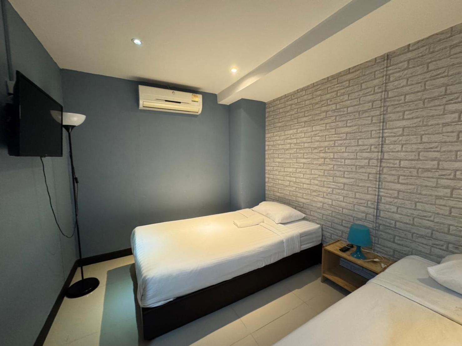 The Little Pig Sukhumvit Hotel Bangkok Exterior photo