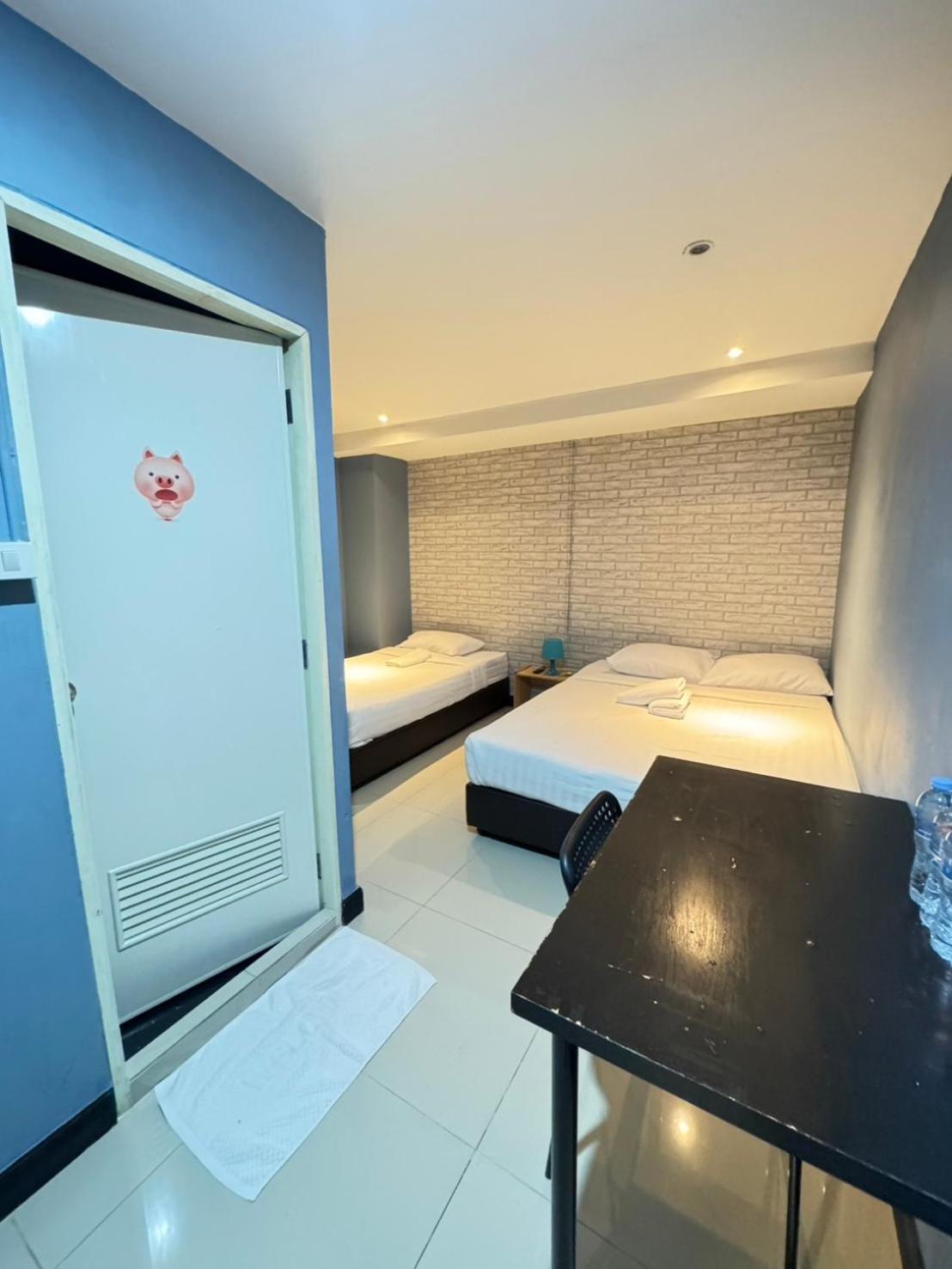 The Little Pig Sukhumvit Hotel Bangkok Exterior photo